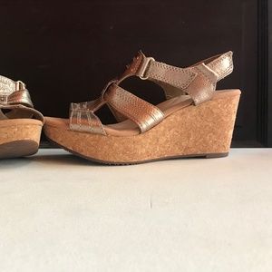 Clarks Gold Metallic Cushion Soft Wedge Sandal